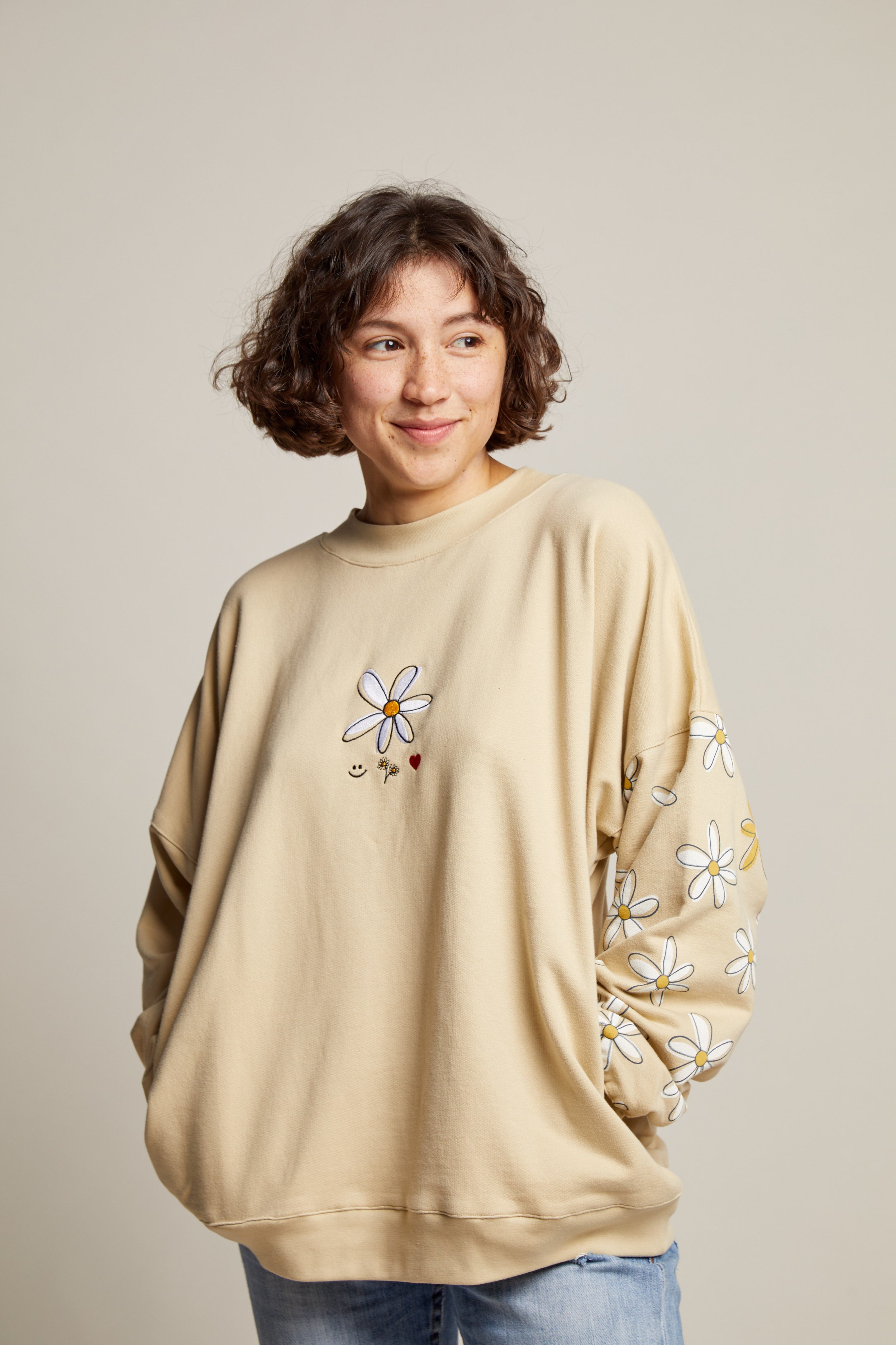 Big daisy crew necks