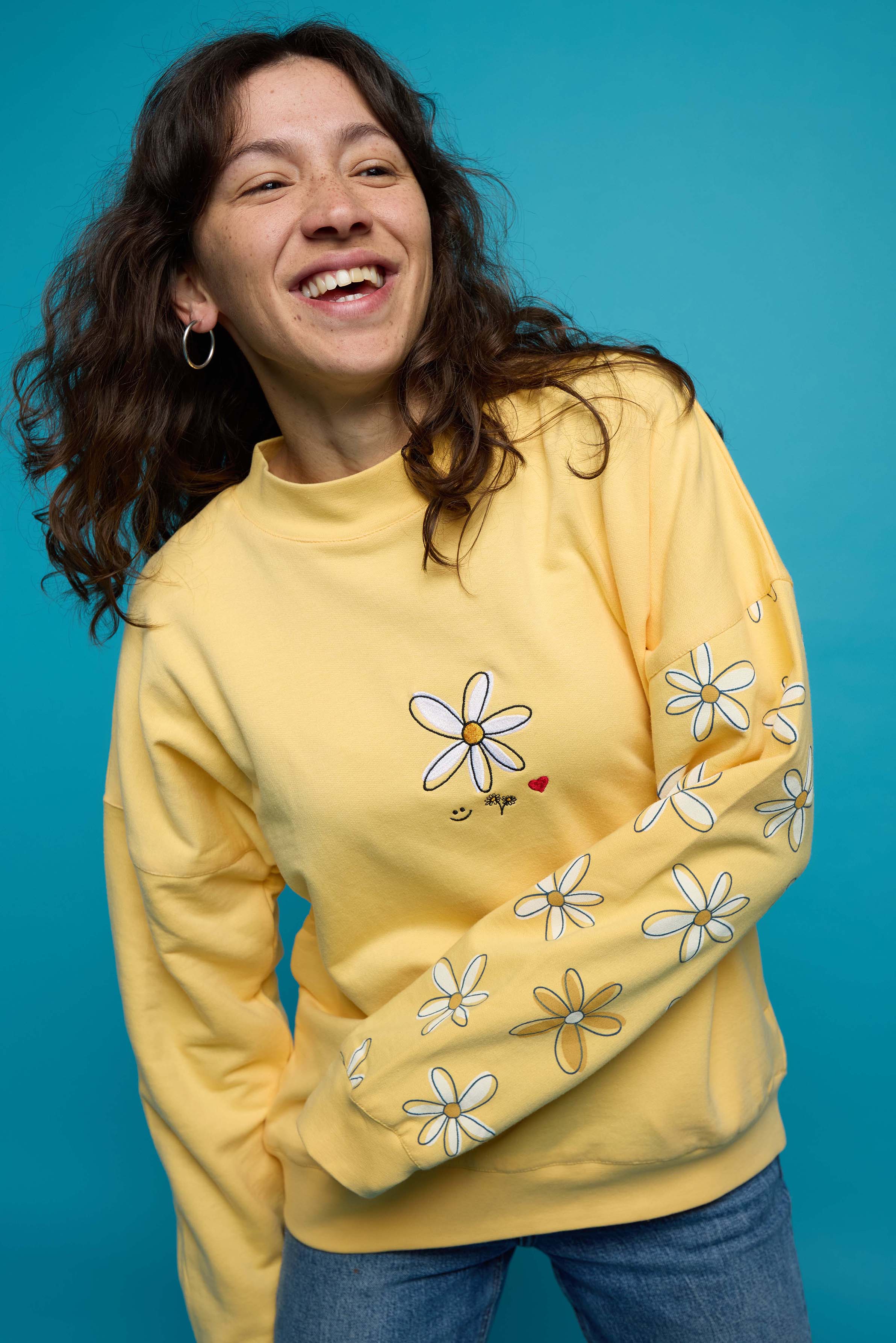 Big daisy crew necks