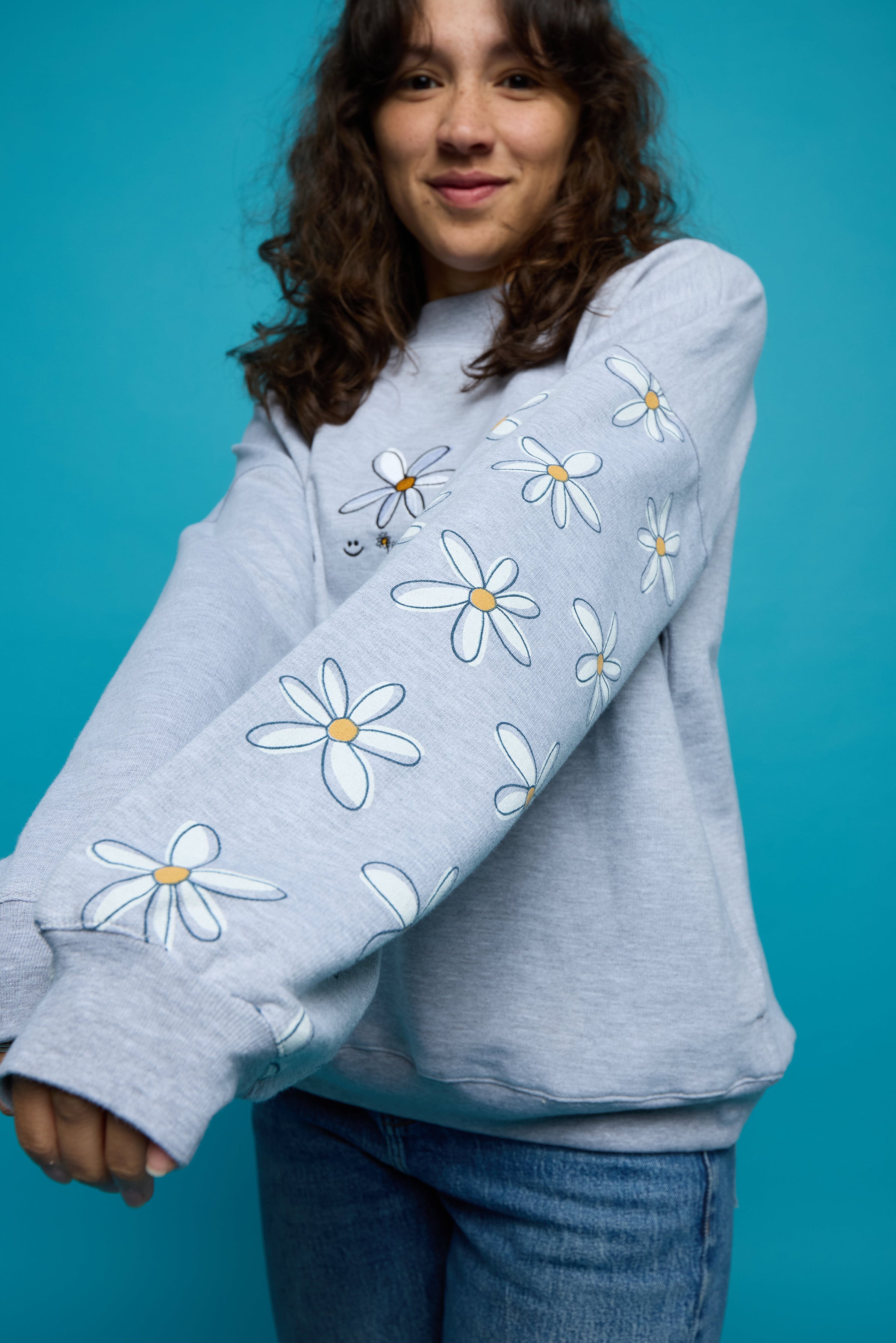 Big daisy crew necks