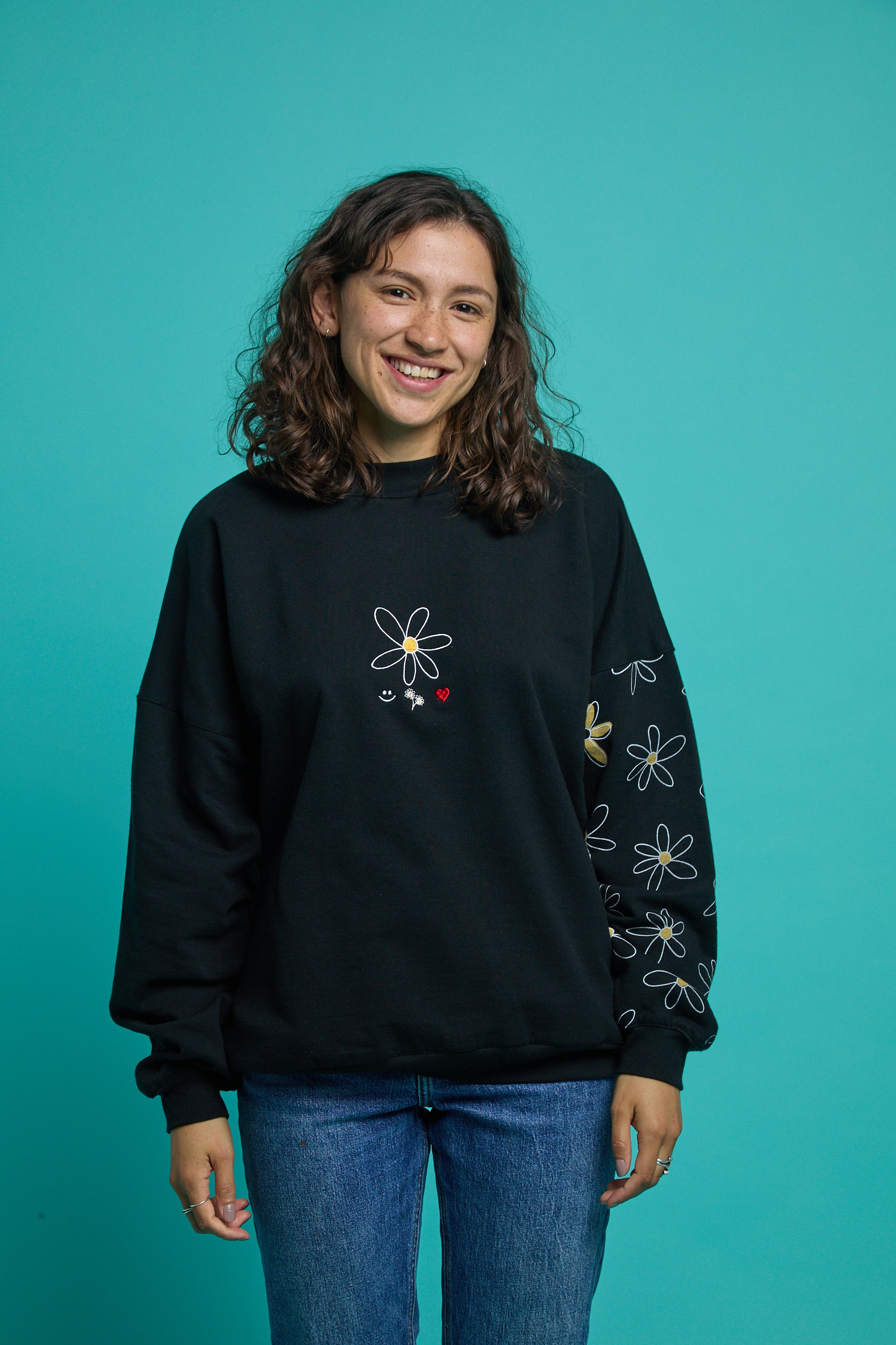 Big daisy crew necks