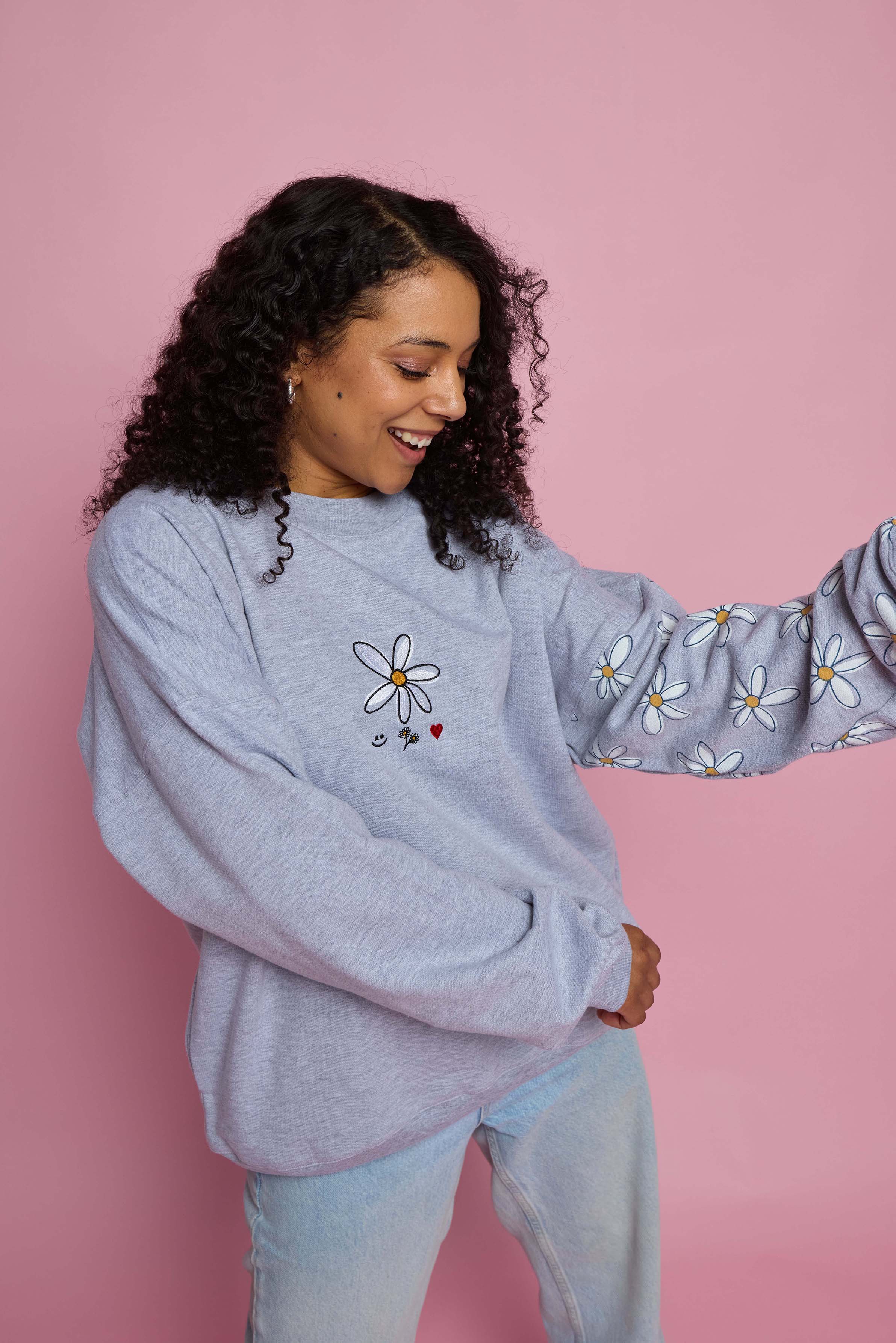 Big daisy crew necks