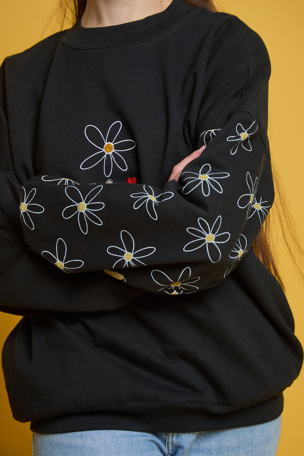 Big daisy crew necks