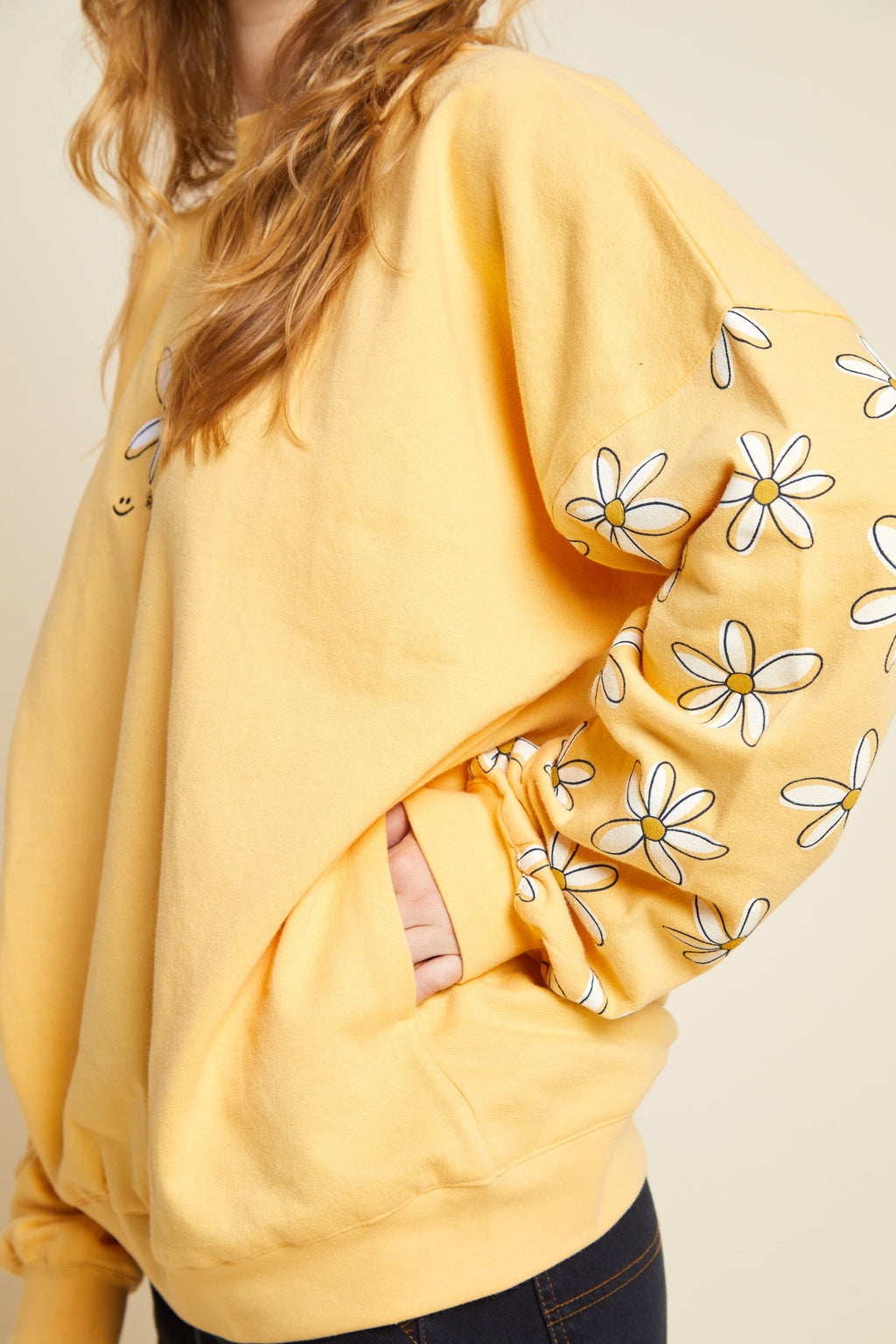 Big daisy crew necks