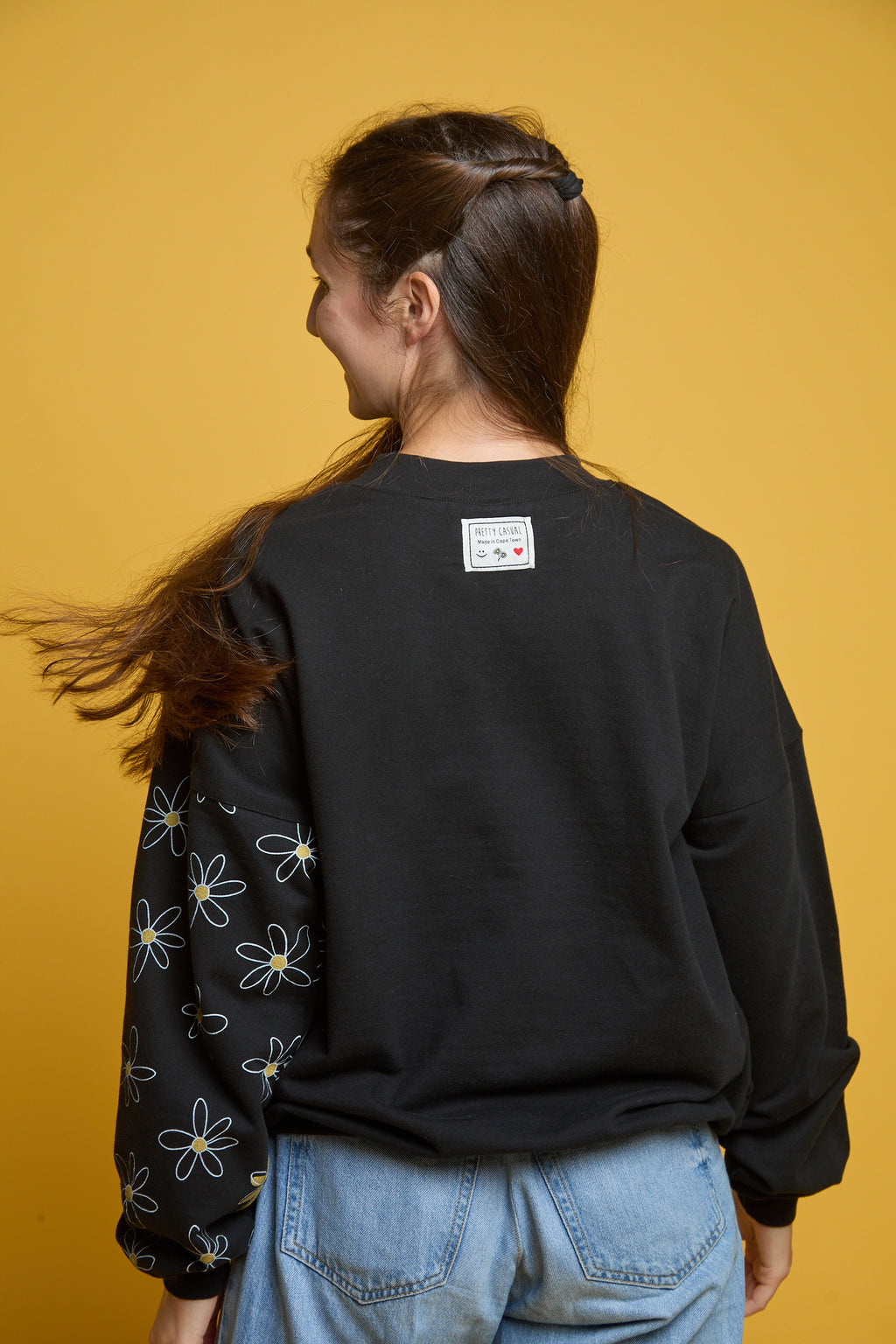 Big daisy crew necks