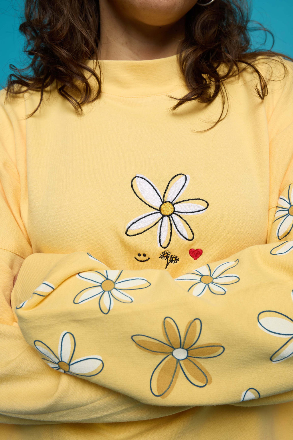 Big daisy crew necks