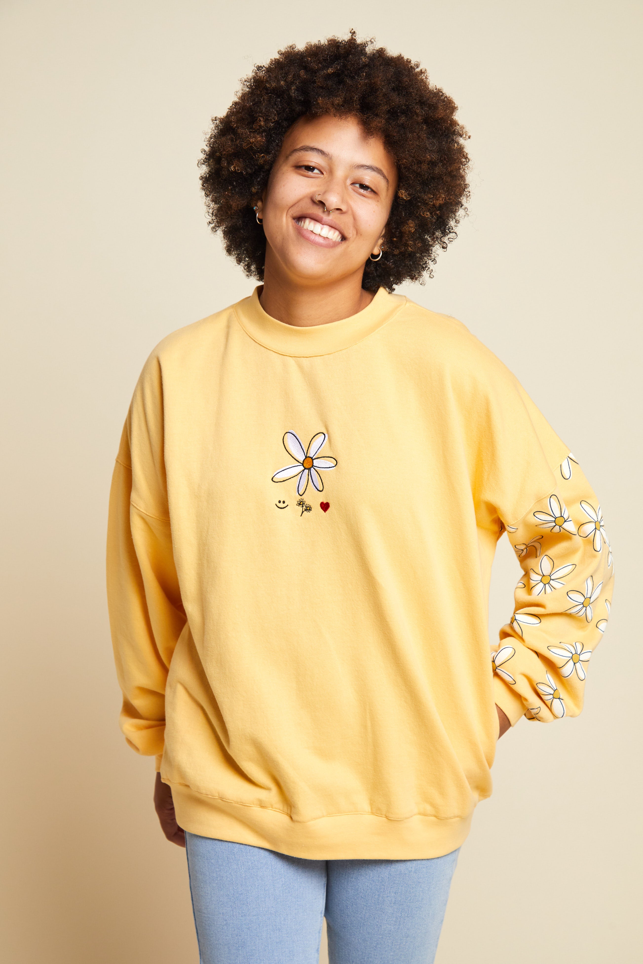 Big daisy crew necks
