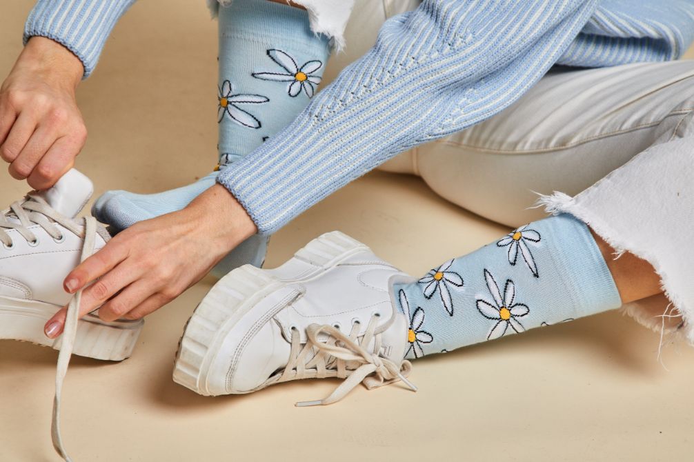 blue daisy socks 2