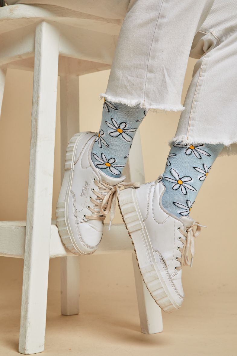 blue daisy socks 3